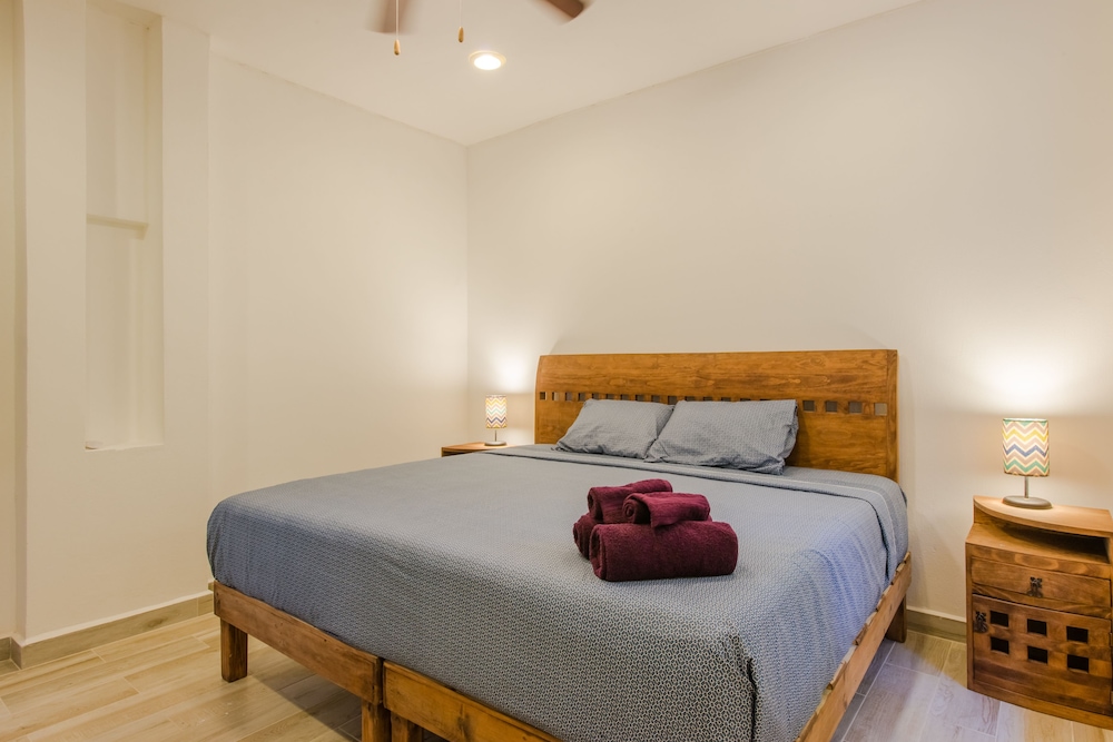 Standard Studio, 1 King Bed, Kitchen, Garden View