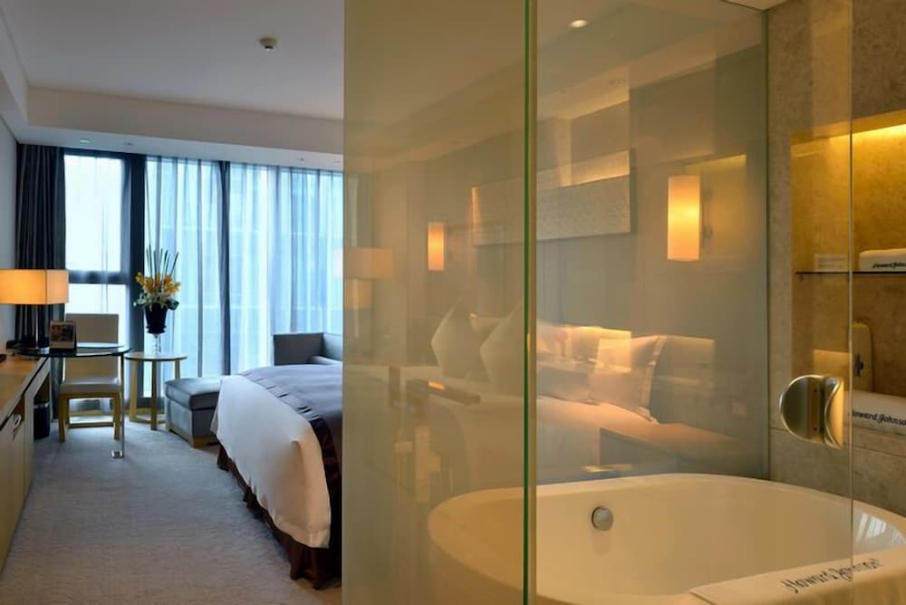 Deluxe Suite - Photo 8