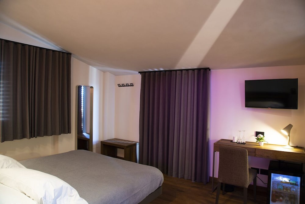 Double Room, Balcony, City View photo 2