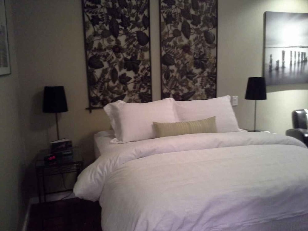 Cottage, 1 Queen Bed, Kitchenette (Emmy)