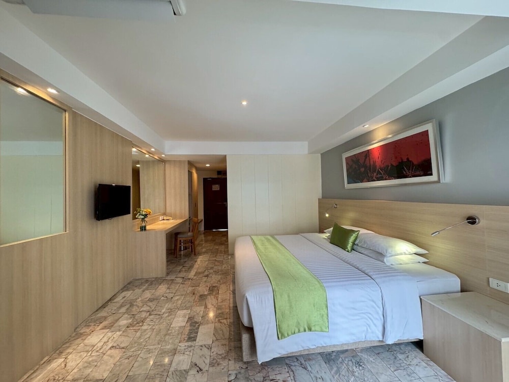 Deluxe Double Room, Pool View photo 3