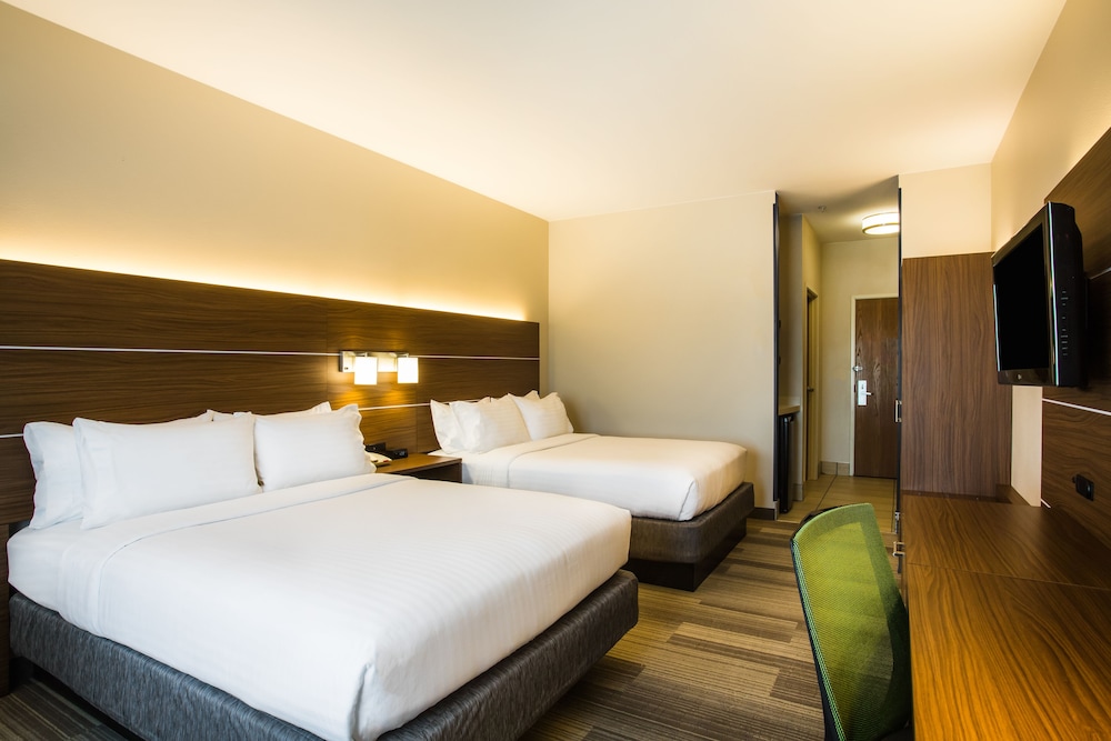 Standard Room, 2 Queen Beds, Accessible (Hearing) - Photo 1