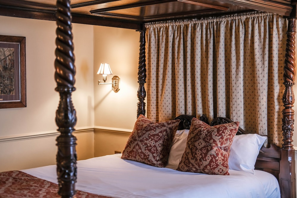 Standard Room, 1 Queen Bed, Non Smoking (Canopy Bed) - Photo 5