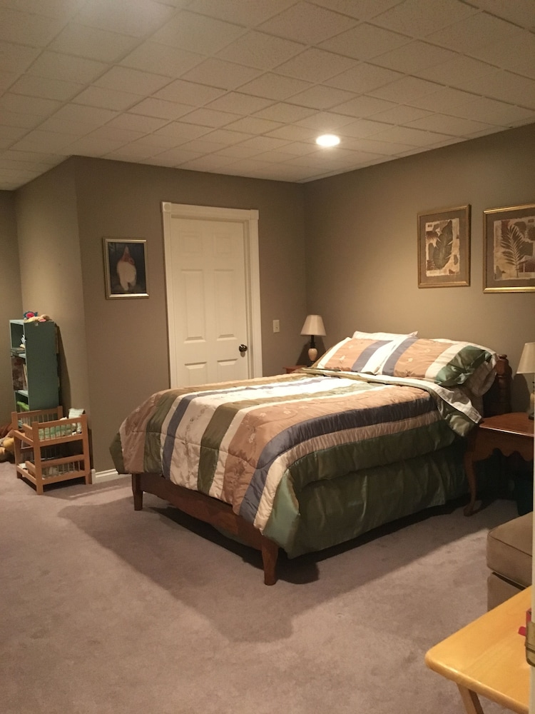 Deluxe Room, 1 Queen Bed photo 3