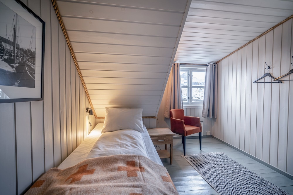 Cabin, 2 Bedrooms, Sea Facing photo 3