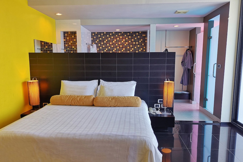 Deluxe Room - Photo 4