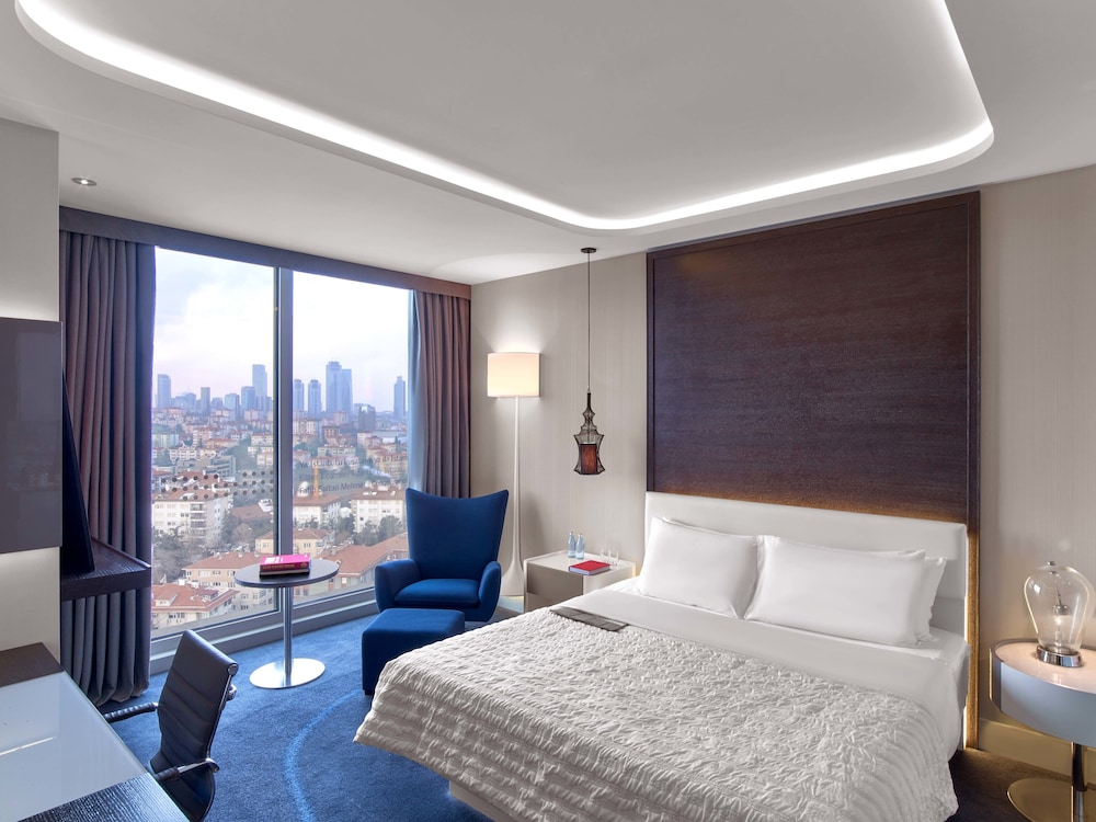 Deluxe Guest room, 1 King, City view