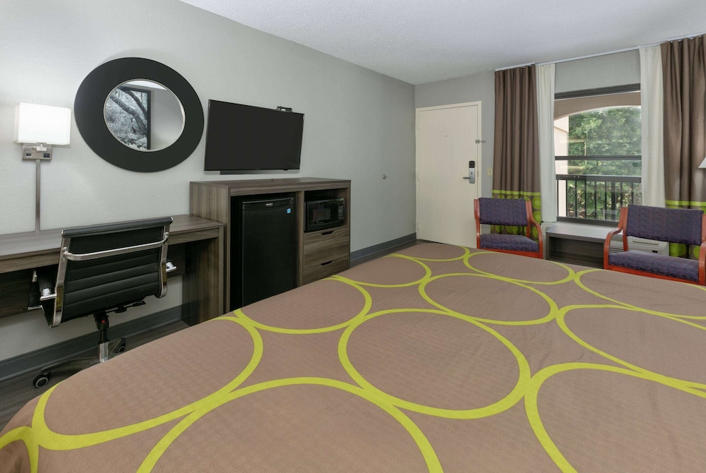 Room, Accessible photo 2