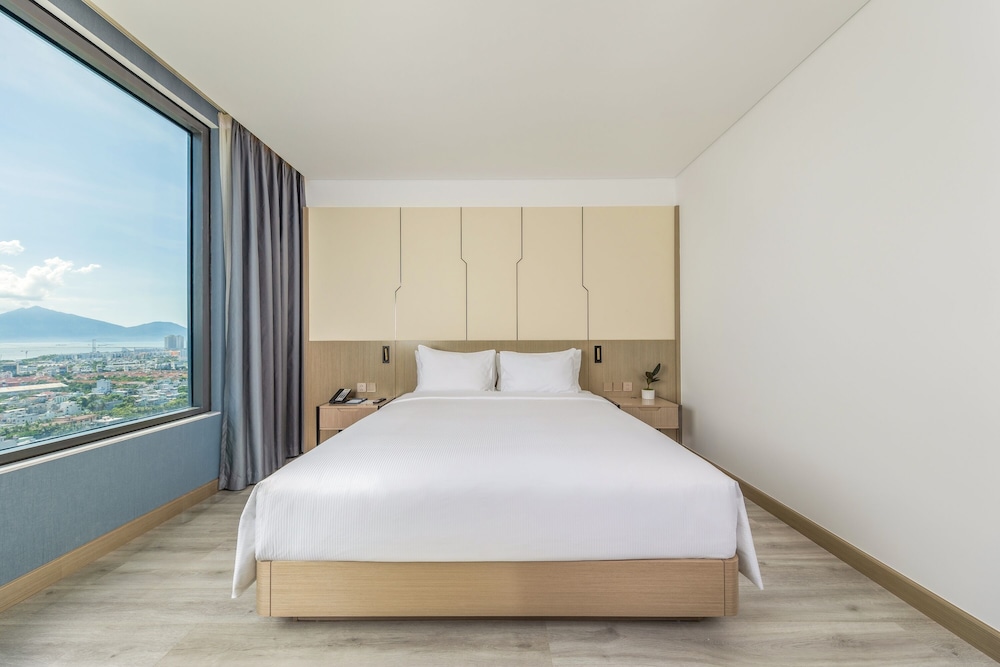 Deluxe Double Room, Partial Ocean View and City View - Photo 3