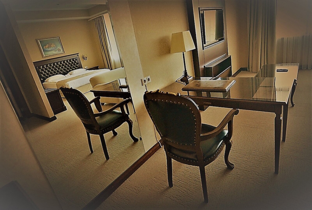 Deluxe Double or Twin Room - Photo 11