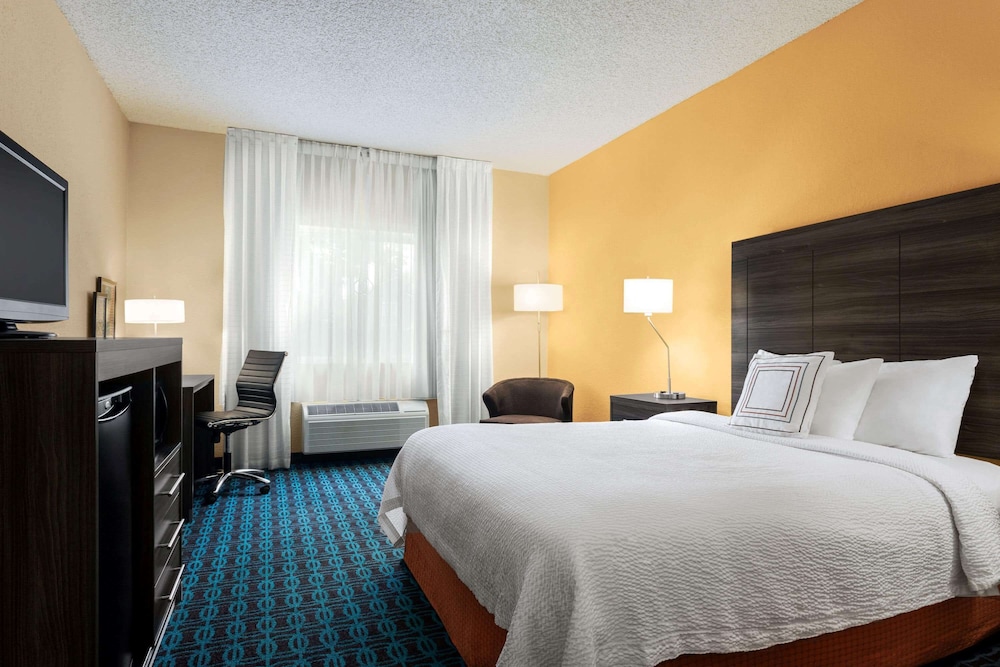 Room, 1 King Bed, Non Smoking - Photo 4