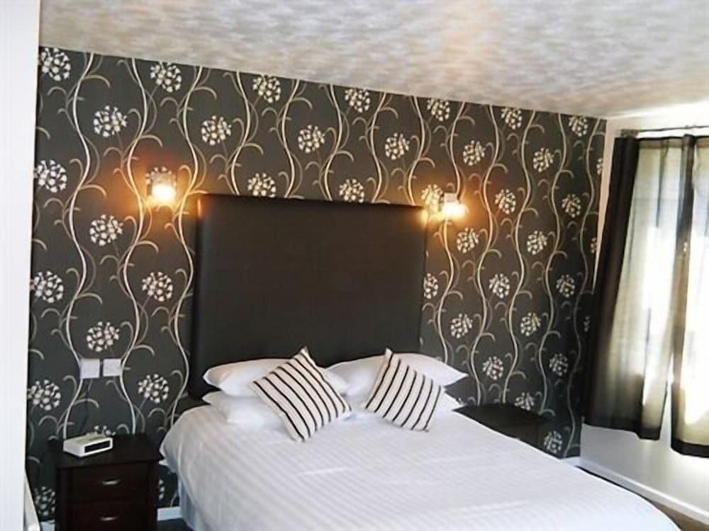 Premier Double Room, Ensuite (with shower over bath) - Photo 1