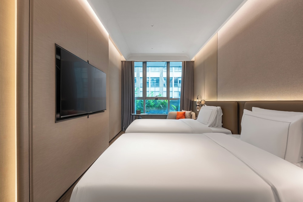 Superior Twin Room, City View