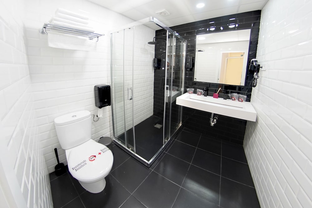 Comfort Double Room, Terrace with Free Airport Shuttle - Photo 21