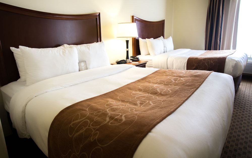 Suite, 2 Queen Beds and Sofa-bed, Non-Smoking - Photo 3
