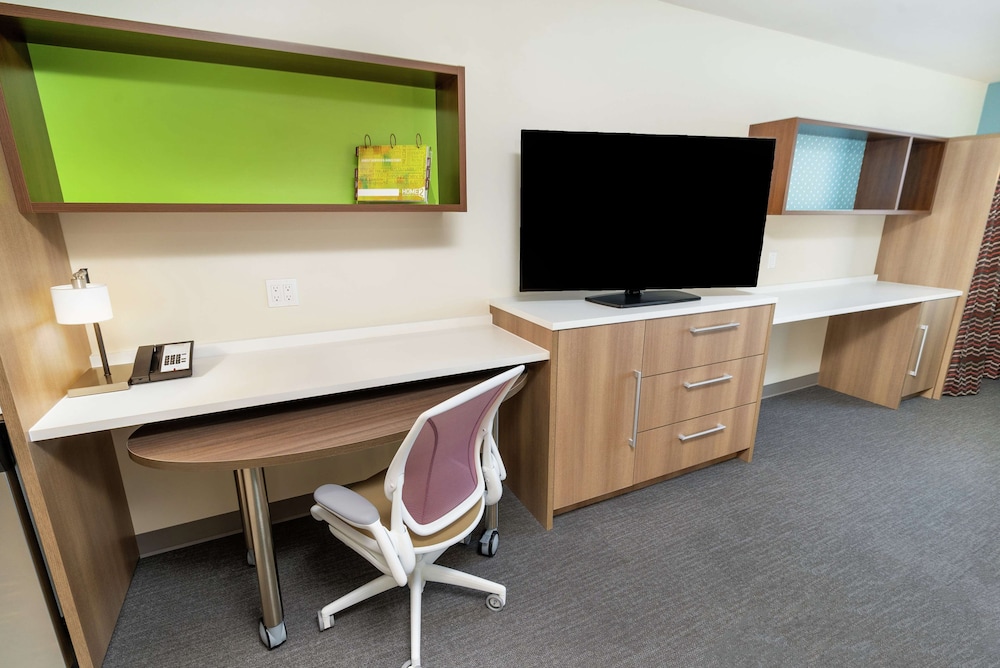 Suite, 1 King Bed, Accessible (Mobility & Hearing, Roll-in Shower) - Photo 7