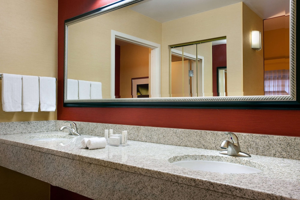 Deluxe Room, 2 Queen Beds - Photo 2