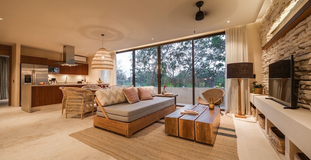 Luxury Apartment, 3 Bedrooms, Private Pool, Garden View