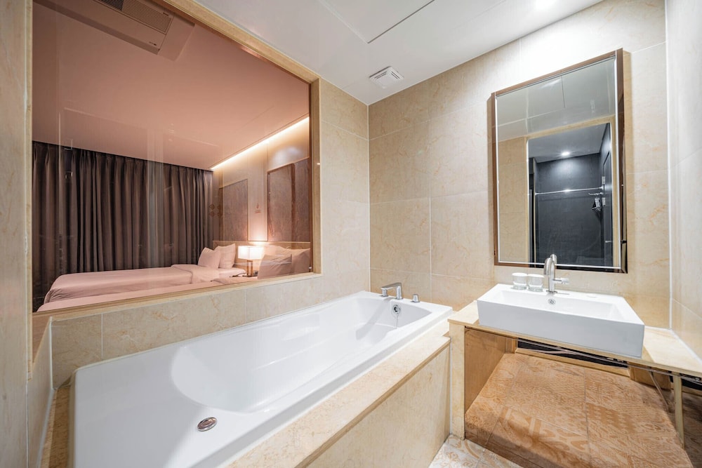 Deluxe Twin Room photo 2
