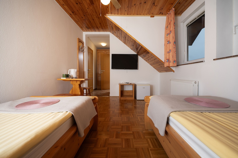 Classic Twin Room, 2 Twin Beds, Non Smoking, Air conditioning