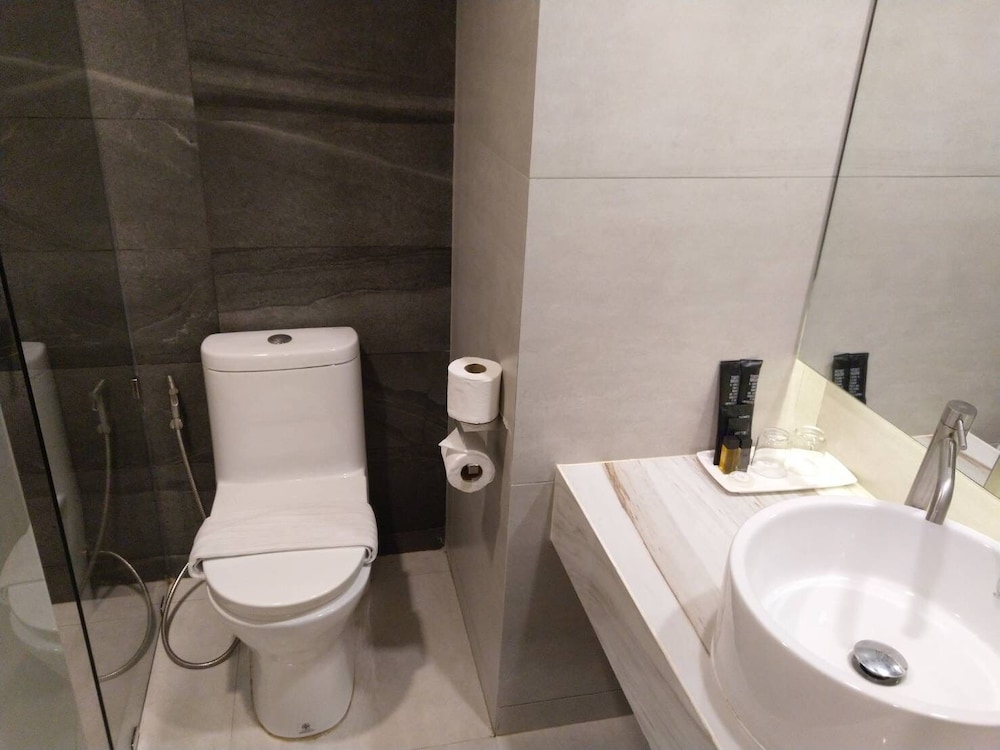 Ocean Twin Room - Photo 9