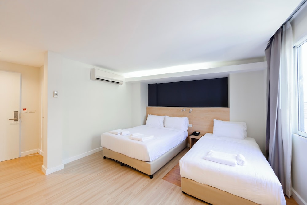 Basic Triple Room, Multiple Beds, Non Smoking, Private Bathroom photo 2