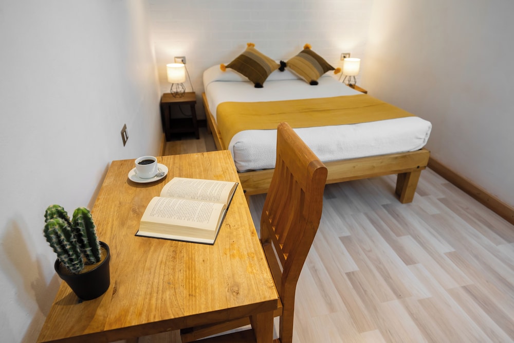 Standard Double Room - Photo 8