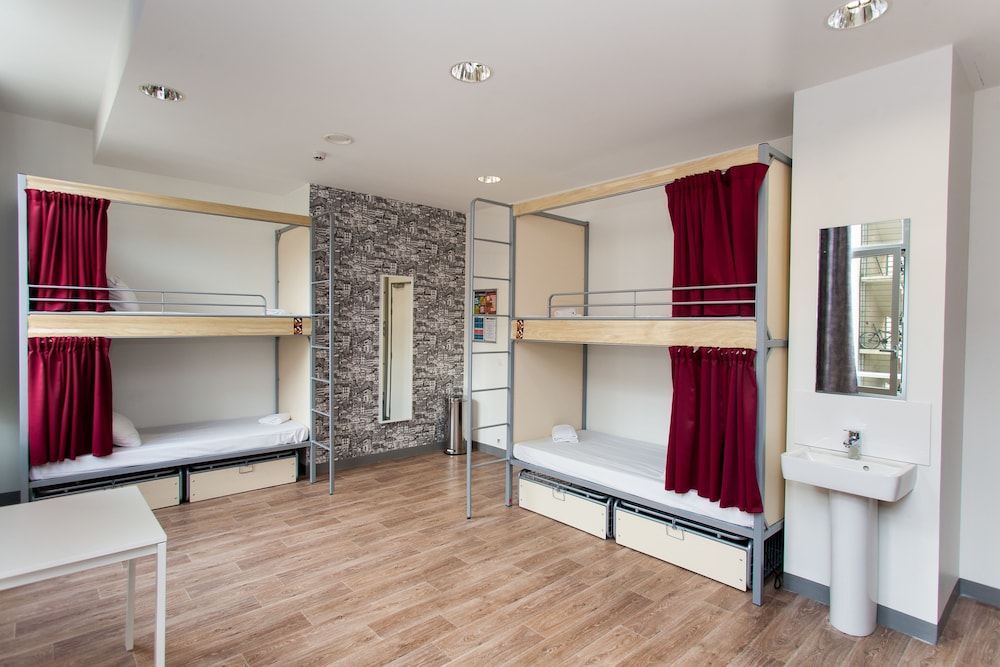 8 Bed Private Room photo 1