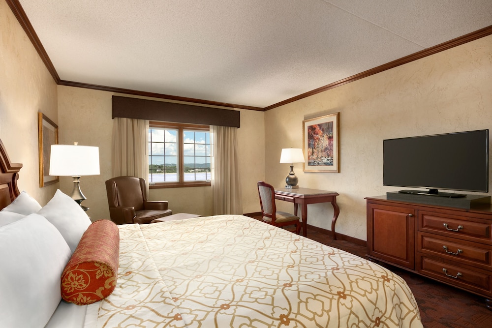 Room, 1 King Bed with Sofa bed, Lake View, Lakeside - Photo 3