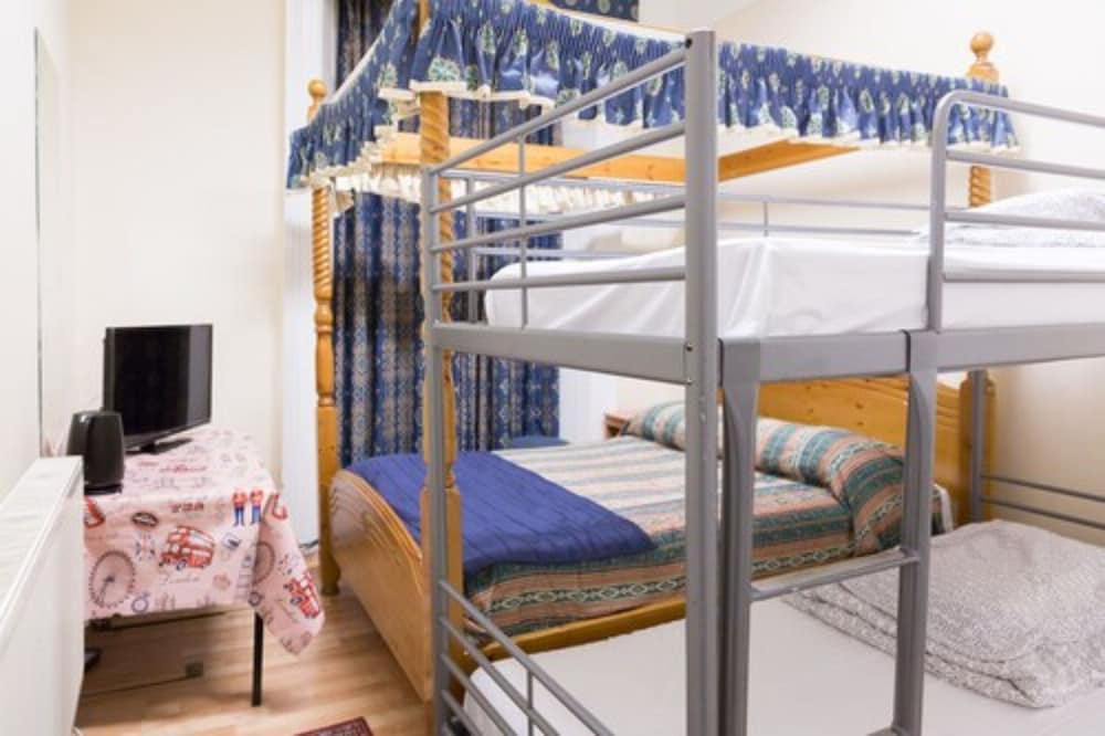 Family Quadruple Room, 1 Bedroom, Ensuite photo 2