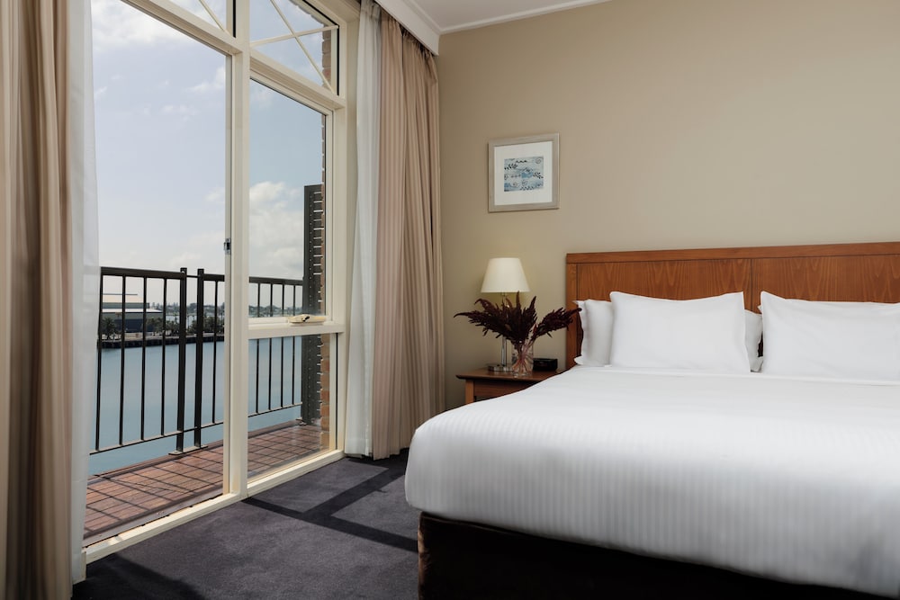 King Spa Harbourside Balcony Suite - Photo 6