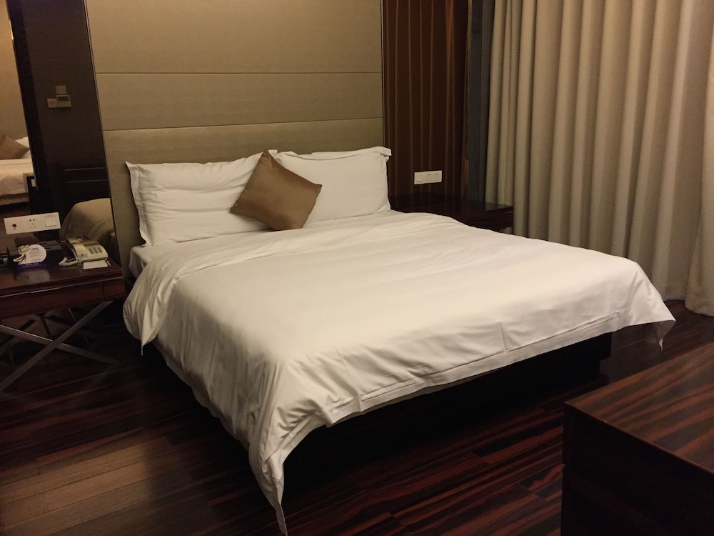 Superior Room, 1 King Bed (Special Promotion) photo 3