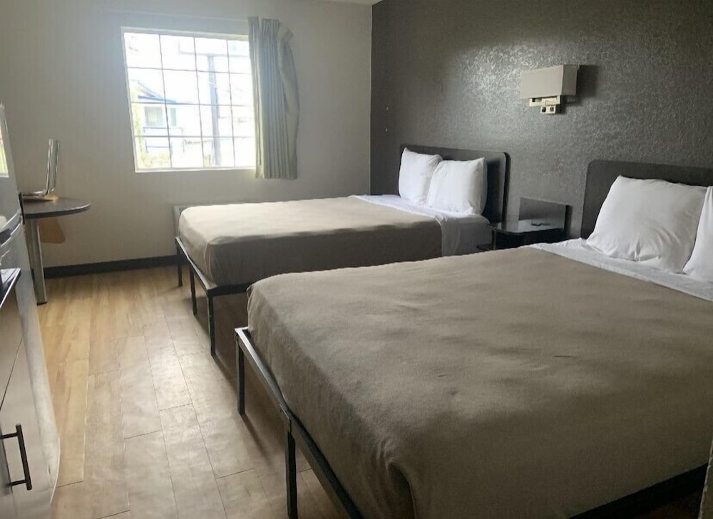 Standard Studio, 2 Queen Beds, Non Smoking, Kitchen photo 1