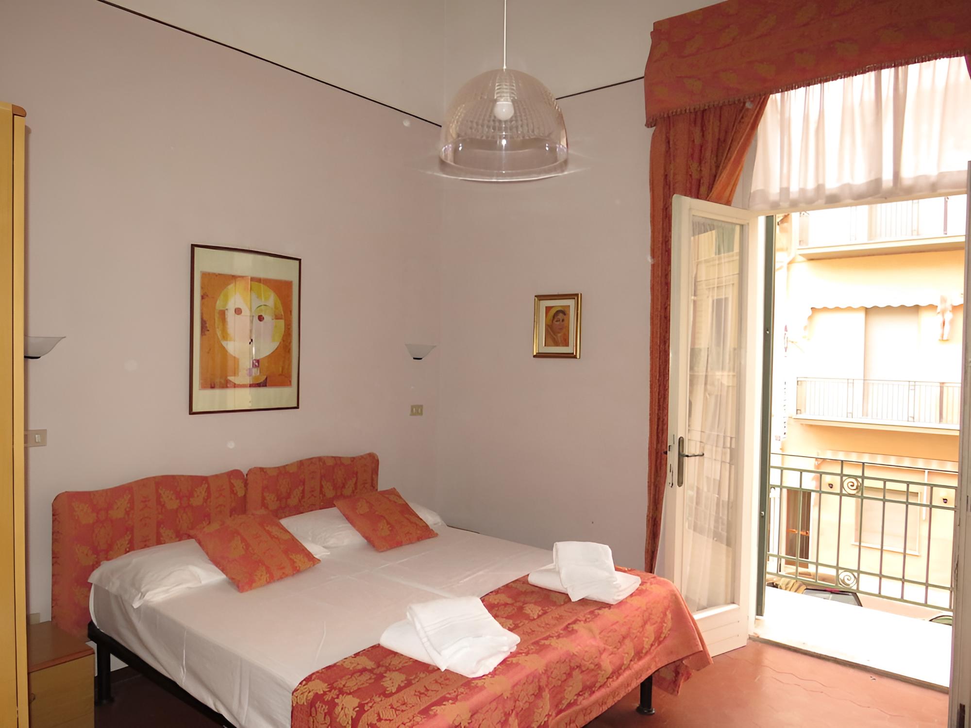 Standard Double Room - Photo 3
