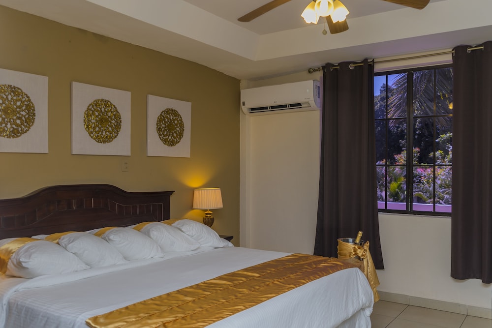 Deluxe Suite, 1 King Bed photo 3