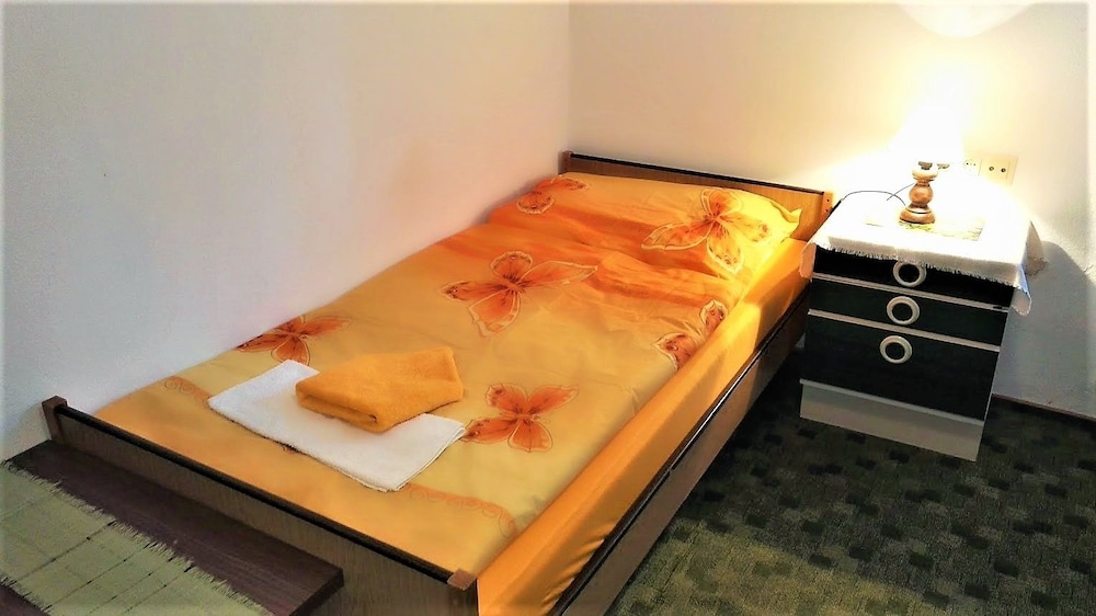 Single Room, Valley View, Courtyard Area
