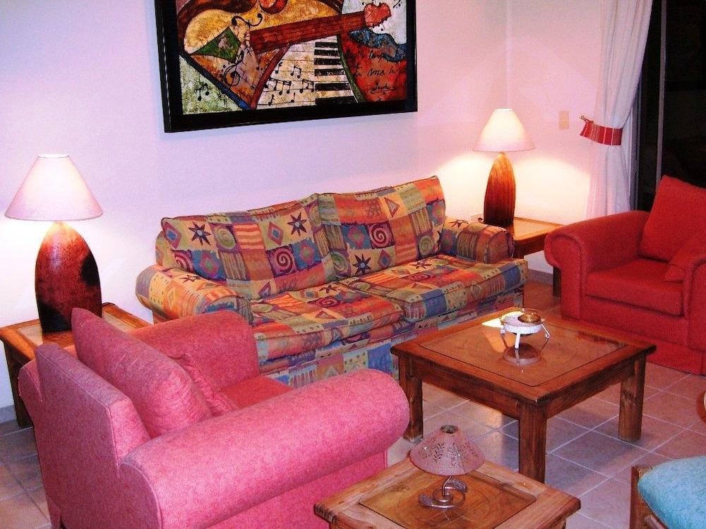 Family Condo, 2 Bedrooms, Beach View, Poolside