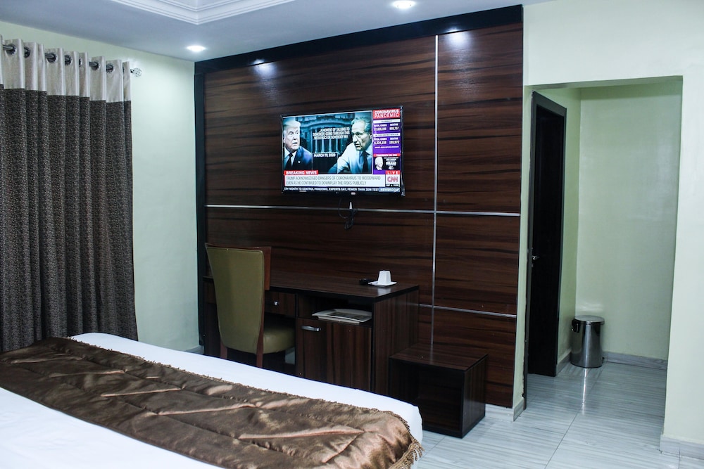 Executive Suite - Photo 3