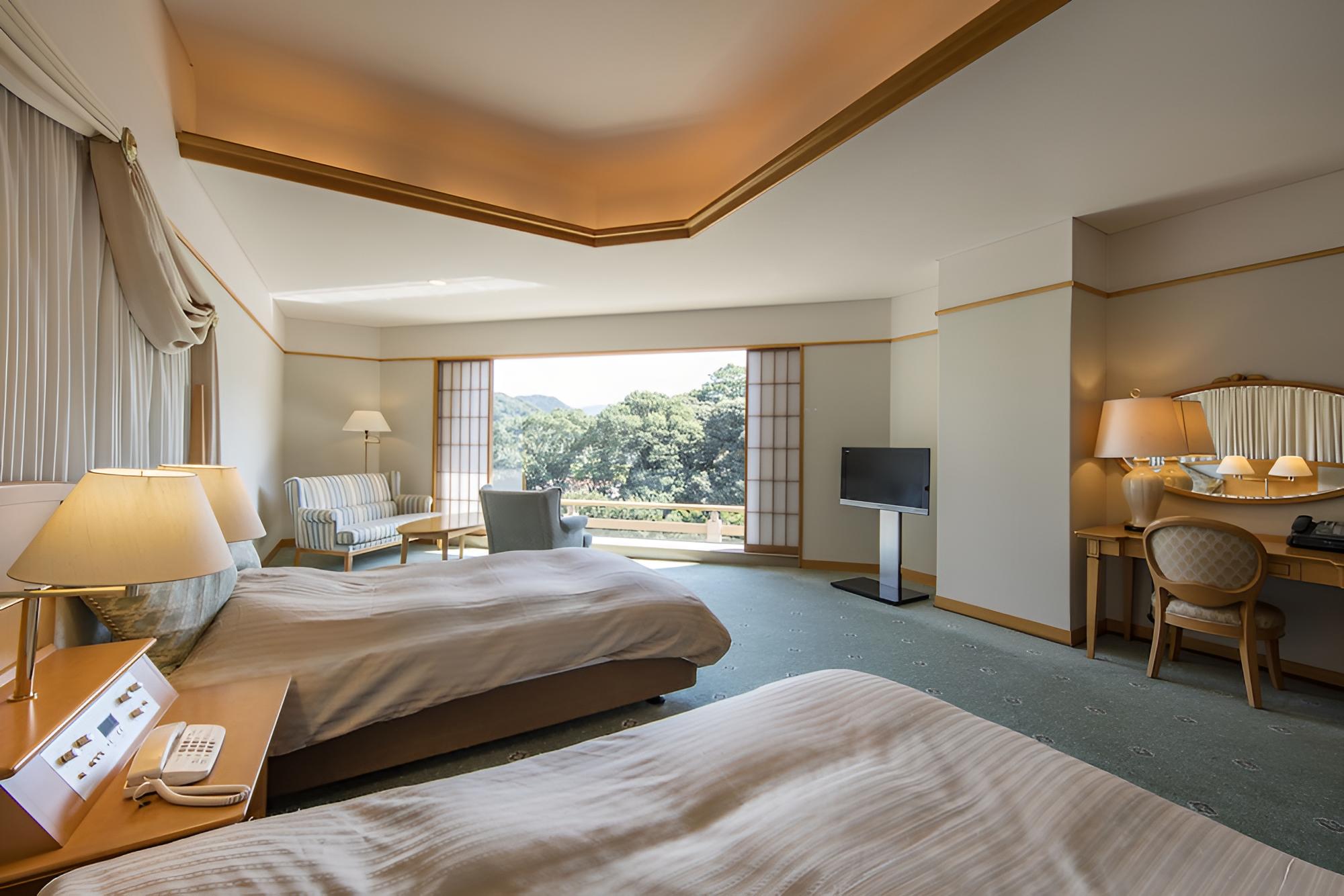 Deluxe Twin Room, River Side, Non-Smoking photo 2
