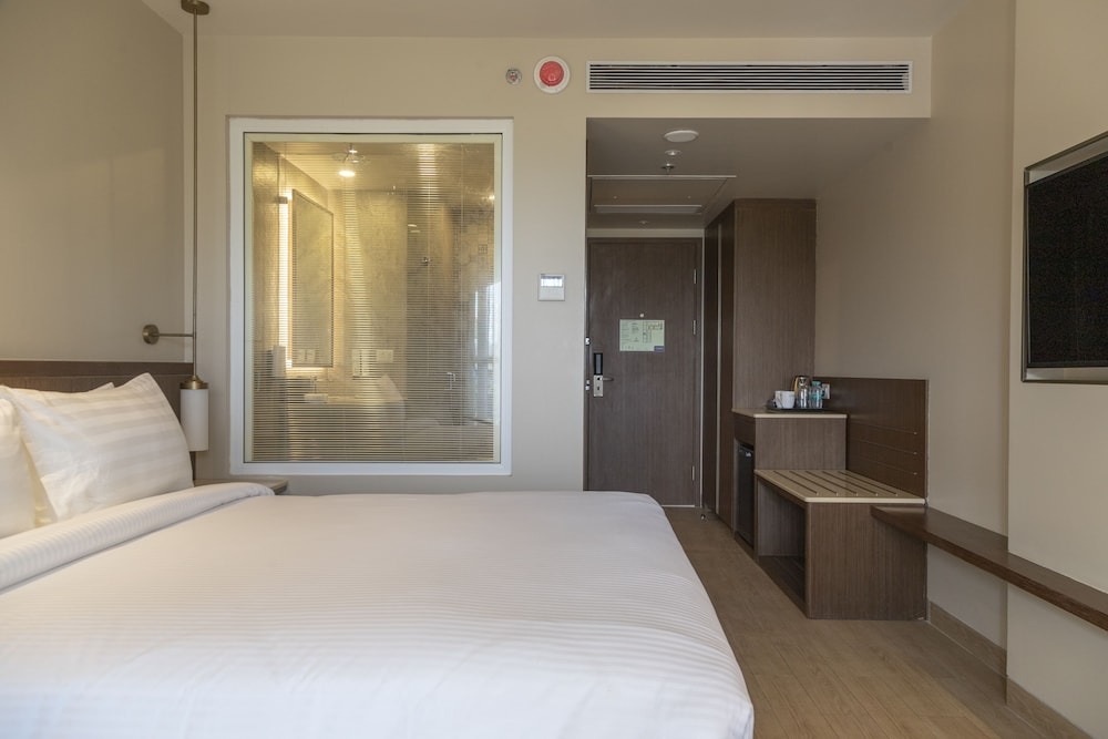Deluxe Room, 1 Queen Bed - Photo 4