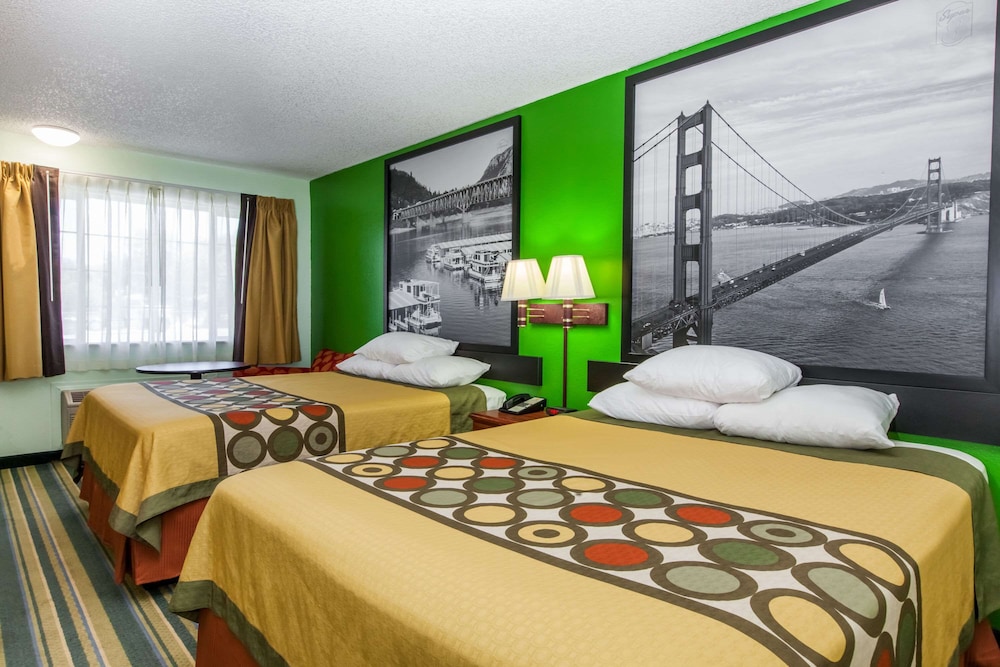 Room, 2 Queen Beds, Accessible, Non Smoking - Photo 1