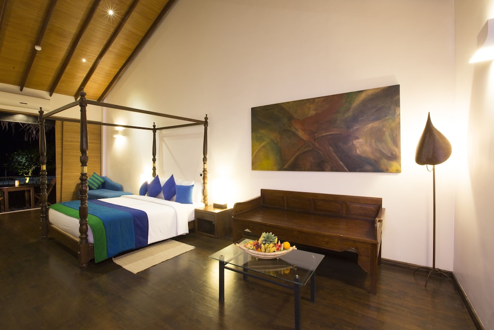 Suite, 1 King Bed, Lagoon View, Lakeside photo 1