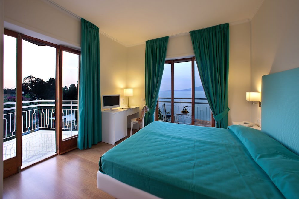 Panoramic Double Room, 1 Double Bed, Balcony, Sea View photo 3