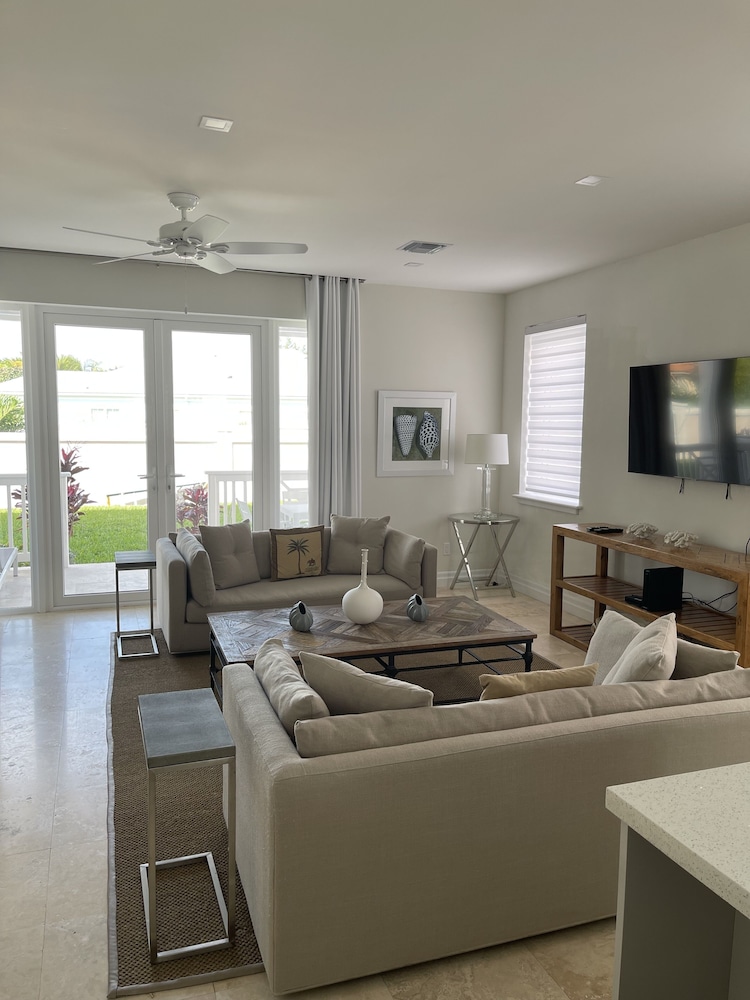 Classic Villa, 3 Bedrooms, 2 Bathrooms, Courtyard Area photo 2