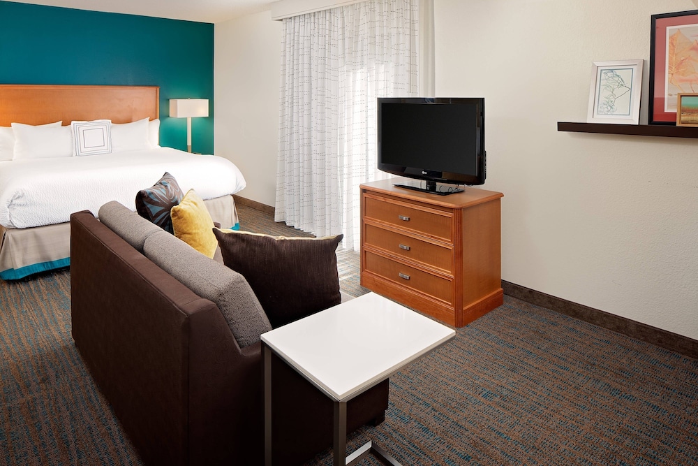 Studio, 1 King Bed with Sofa bed (Mobility/Hearing Access, Roll-In Shwr)