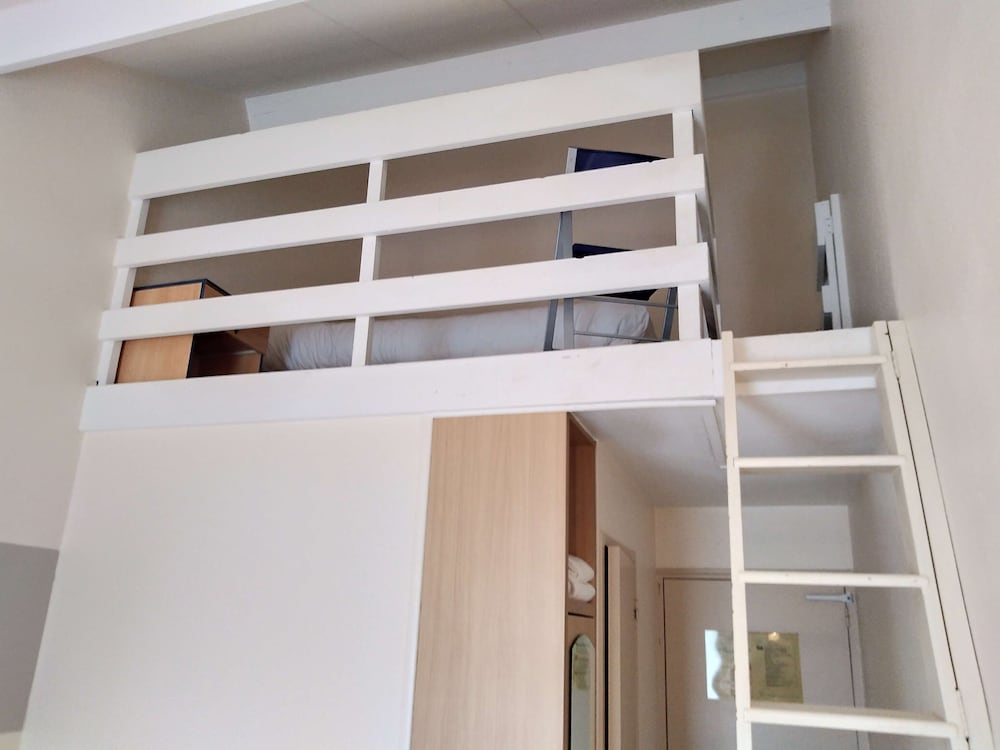 Standard Room, Multiple Beds - Photo 4