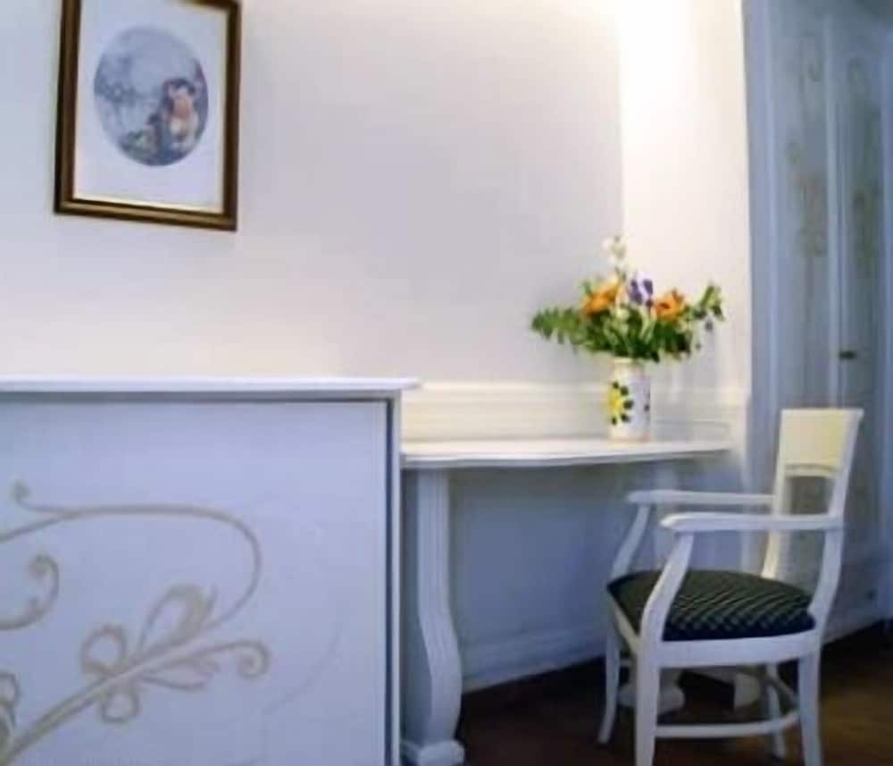 Double Room - Photo 4
