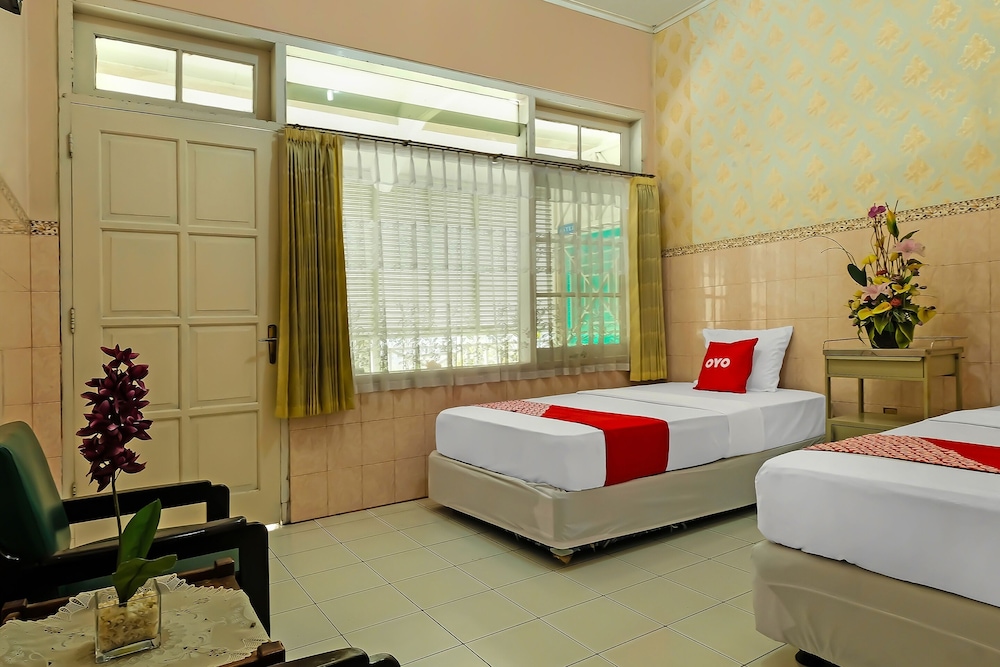 Standard Twin Room - Photo 1