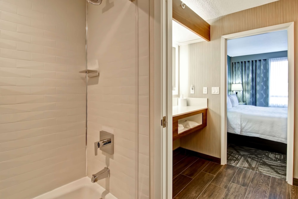 Suite, 1 King Bed, Non Smoking - Photo 4
