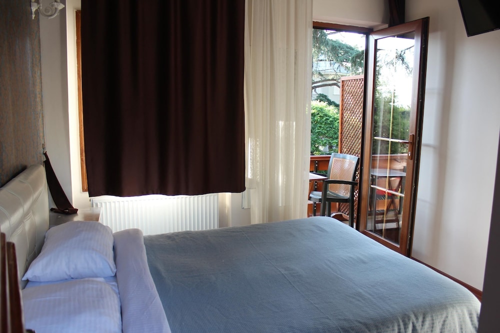 Standard Double Room, Balcony photo 2